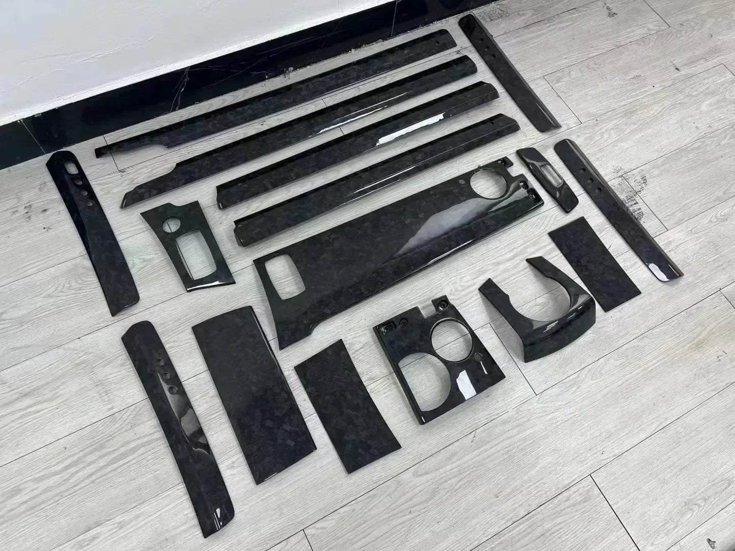 Applicable to Rolls-Royce Ghost Upgraded to BB Style Carbon Fiber Car Interior Center Console Modification Parts